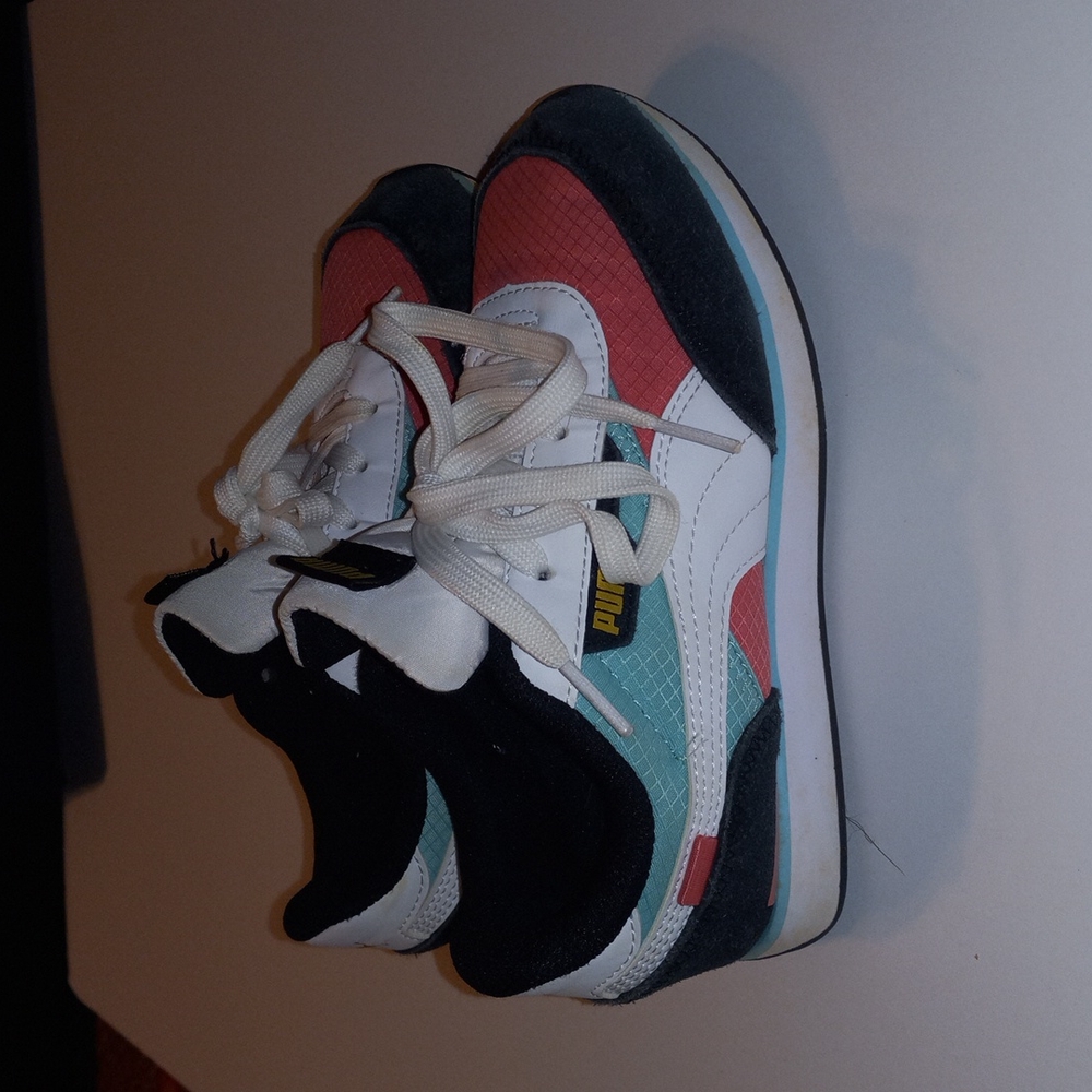 Puma kids sneakers great condition